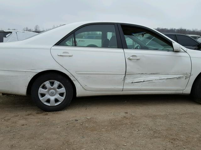 4T1BE32K22U044325 - 2002 TOYOTA CAMRY LE WHITE photo 9