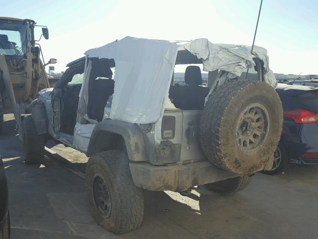 1C4HJWDG2FL528656 - 2015 JEEP WRANGLER U SILVER photo 3