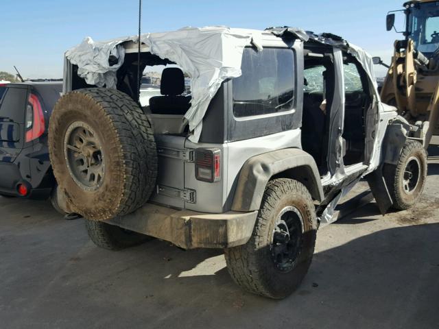 1C4HJWDG2FL528656 - 2015 JEEP WRANGLER U SILVER photo 4