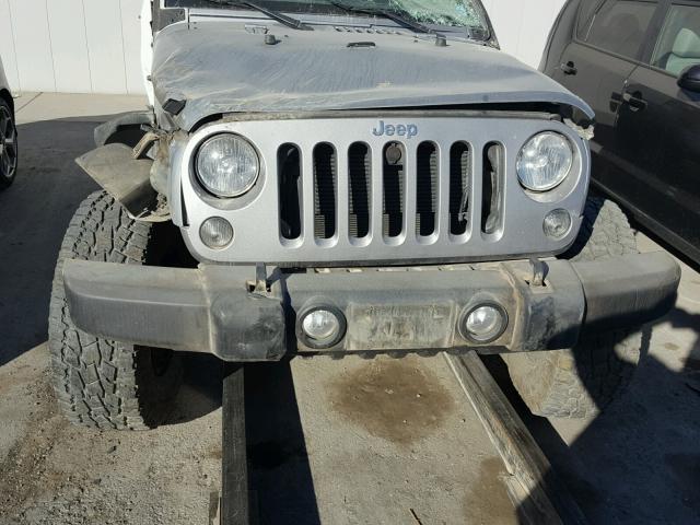 1C4HJWDG2FL528656 - 2015 JEEP WRANGLER U SILVER photo 7