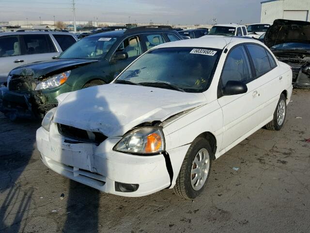 KNADC125436248354 - 2003 KIA RIO WHITE photo 2