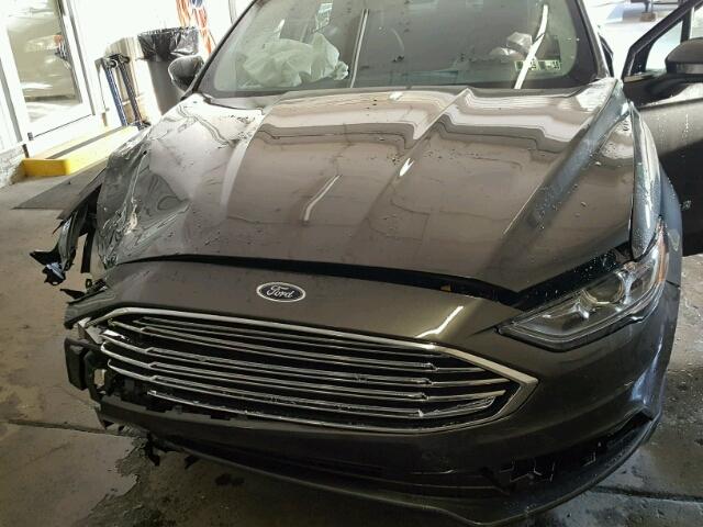 3FA6P0LU4HR381180 - 2017 FORD FUSION SE GRAY photo 7