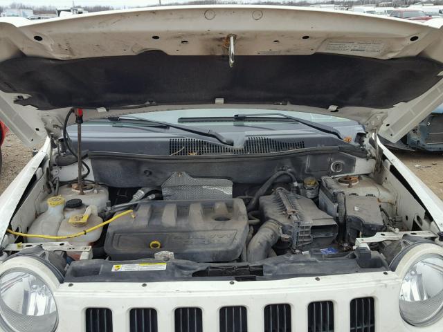 1J8FF47W28D616550 - 2008 JEEP COMPASS SP WHITE photo 7