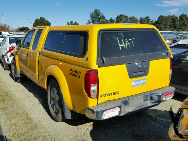 1N6AD06W55C408985 - 2005 NISSAN FRONTIER K YELLOW photo 3