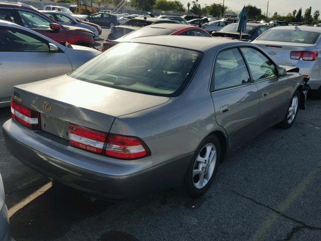 JT8BF28G310320661 - 2001 LEXUS ES 300 GRAY photo 4