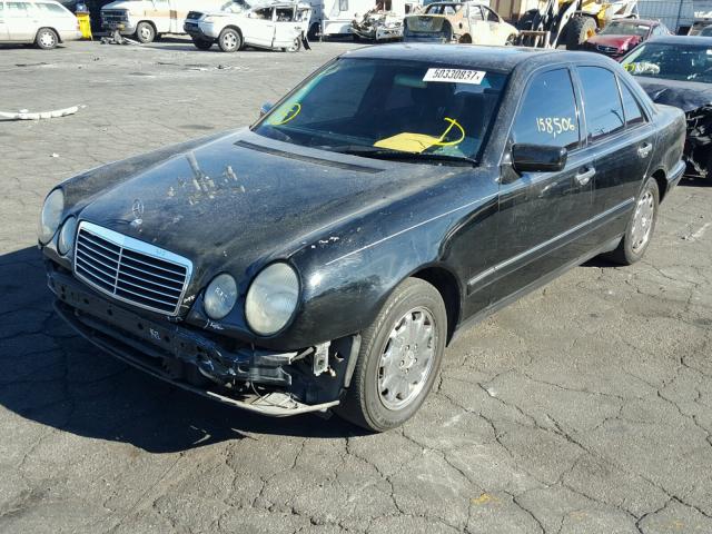 WDBJF65H1XA840909 - 1999 MERCEDES-BENZ E 320 BLACK photo 2