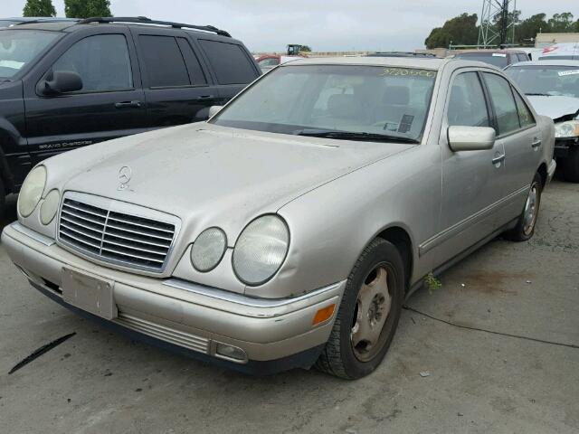 WDBJF72F4VA561539 - 1997 MERCEDES-BENZ E 420 GOLD photo 2