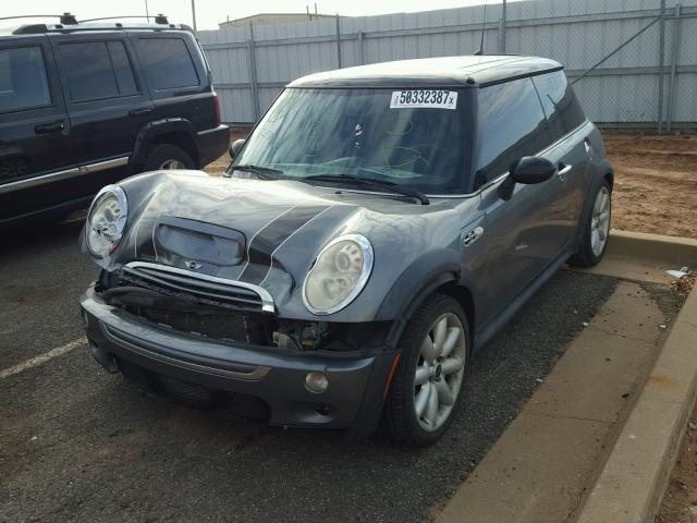 WMWRE33565TL12084 - 2005 MINI COOPER S GRAY photo 2