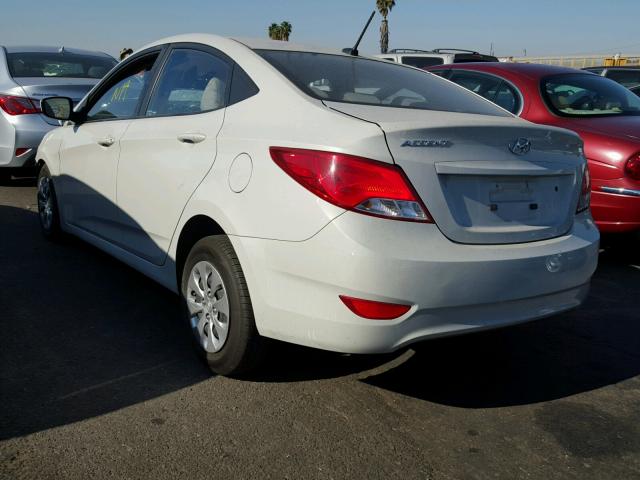 KMHCT4AE2GU028273 - 2016 HYUNDAI ACCENT SE SILVER photo 3