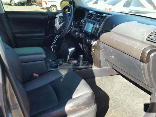JTEBU5JR0H5431567 - 2017 TOYOTA 4RUNNER SR GRAY photo 5