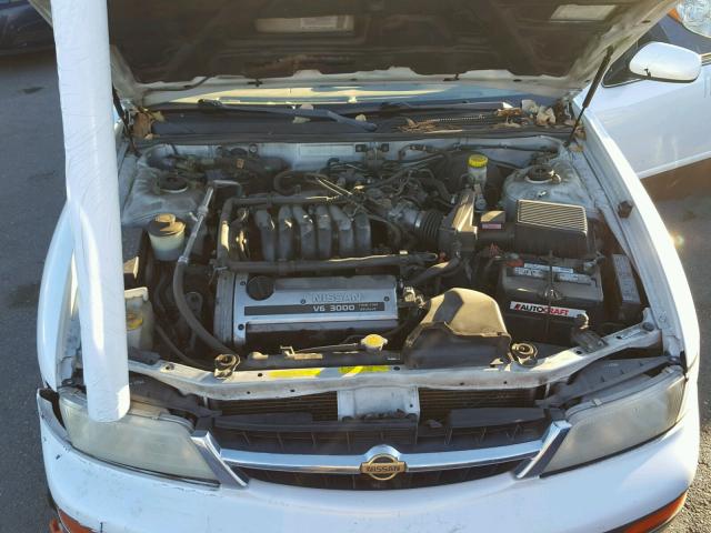 JN1CA21D7WT504367 - 1998 NISSAN MAXIMA GLE WHITE photo 7