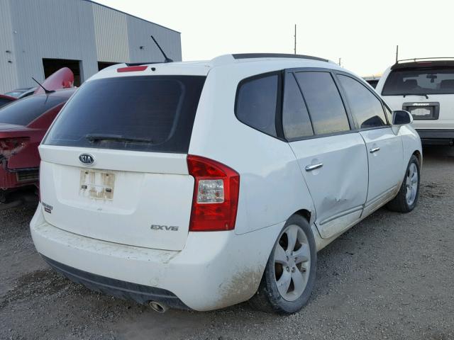 KNAFG526777111230 - 2007 KIA RONDO LX WHITE photo 4