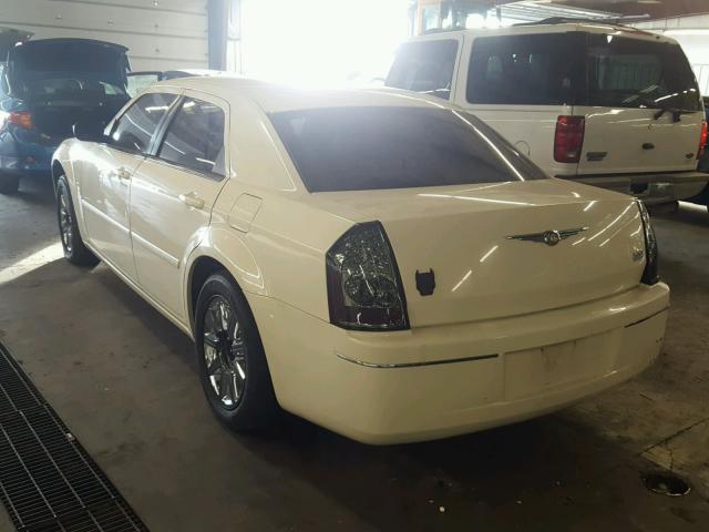 2C3KA53G47H638838 - 2007 CHRYSLER 300 TOURIN WHITE photo 3