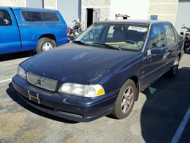 YV1LS5570W2492773 - 1998 VOLVO S70 BLUE photo 2