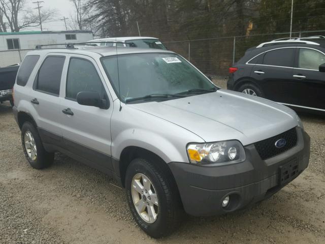 1FMCU93167KA26297 - 2007 FORD ESCAPE XLT SILVER photo 1