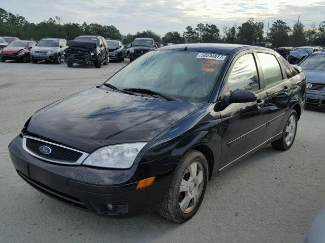 1FAHP34N77W167426 - 2007 FORD FOCUS ZX4 BLACK photo 2