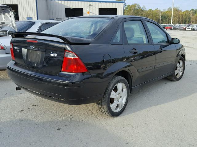 1FAHP34N77W167426 - 2007 FORD FOCUS ZX4 BLACK photo 4