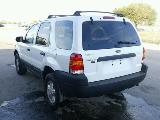 1FMYU03123KB44374 - 2003 FORD ESCAPE XLT WHITE photo 3