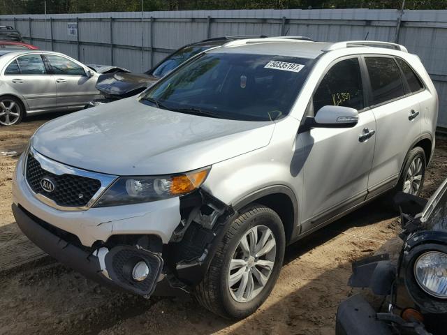 5XYKU3A1XBG055347 - 2011 KIA SORENTO EX SILVER photo 2