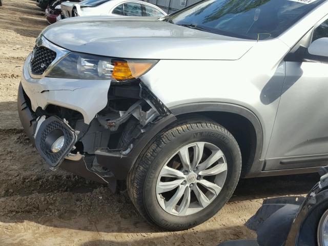 5XYKU3A1XBG055347 - 2011 KIA SORENTO EX SILVER photo 9