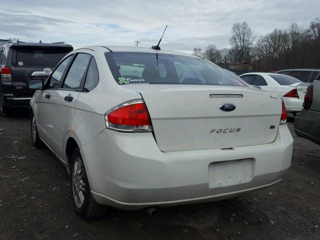 1FAHP3FN0AW254086 - 2010 FORD FOCUS SE WHITE photo 3