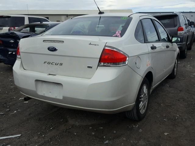 1FAHP3FN0AW254086 - 2010 FORD FOCUS SE WHITE photo 4