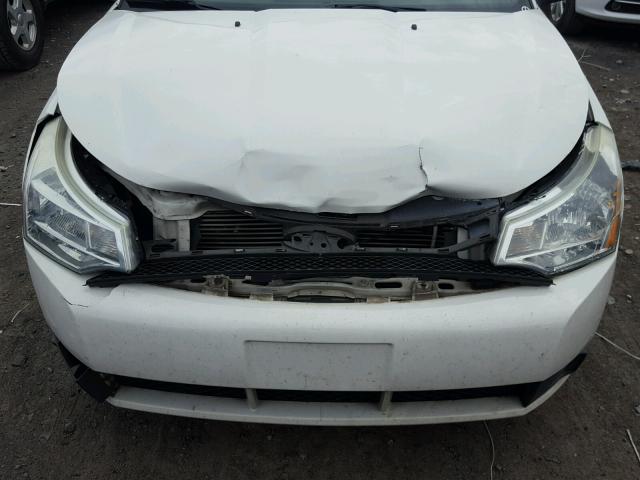 1FAHP3FN0AW254086 - 2010 FORD FOCUS SE WHITE photo 7