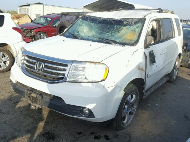 5FNYF3H42CB036174 - 2012 HONDA PILOT EX WHITE photo 2