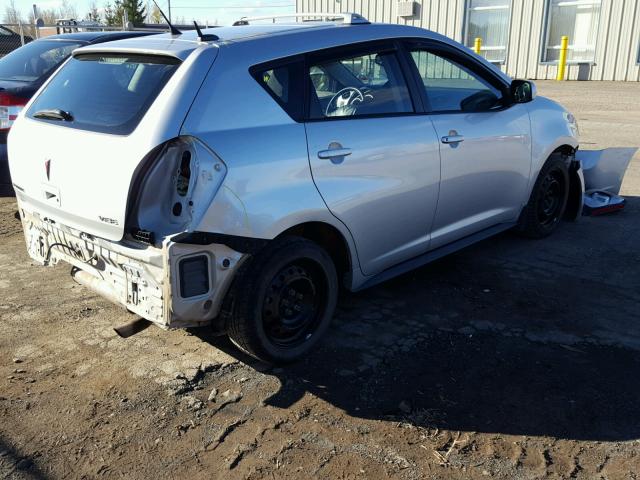 5Y2SP6E87AZ406506 - 2010 PONTIAC VIBE SILVER photo 4