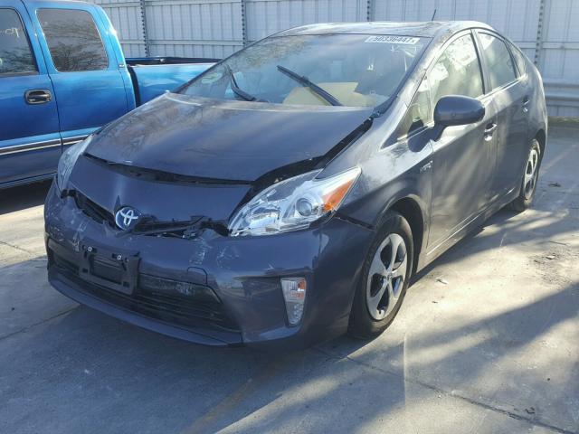 JTDKN3DU8F0459004 - 2015 TOYOTA PRIUS GRAY photo 2