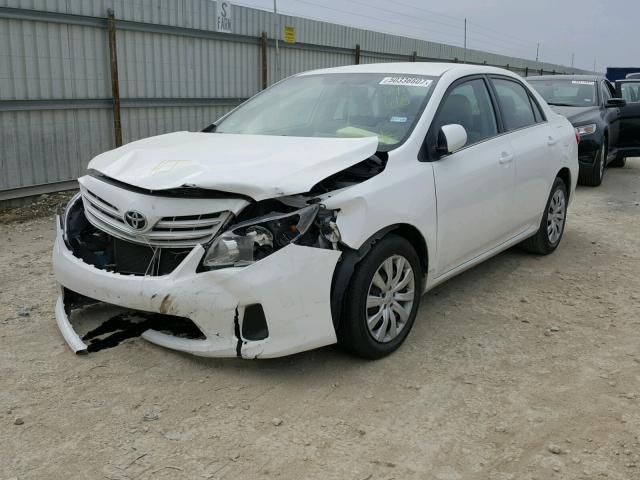 5YFBU4EE8DP190618 - 2013 TOYOTA COROLLA BA WHITE photo 2