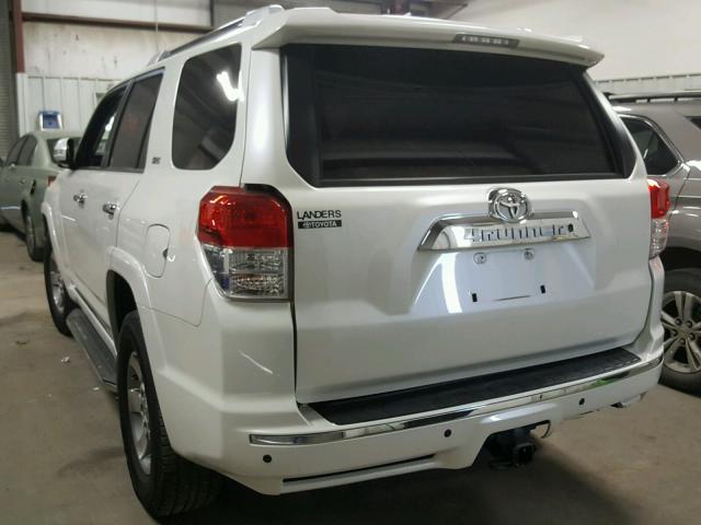 JTEZU5JR4C5045936 - 2012 TOYOTA 4RUNNER SR WHITE photo 3