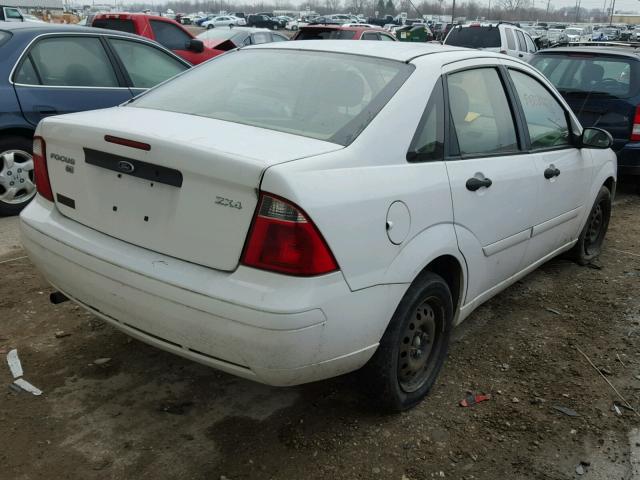 1FAFP34N66W115534 - 2006 FORD FOCUS ZX4 WHITE photo 4