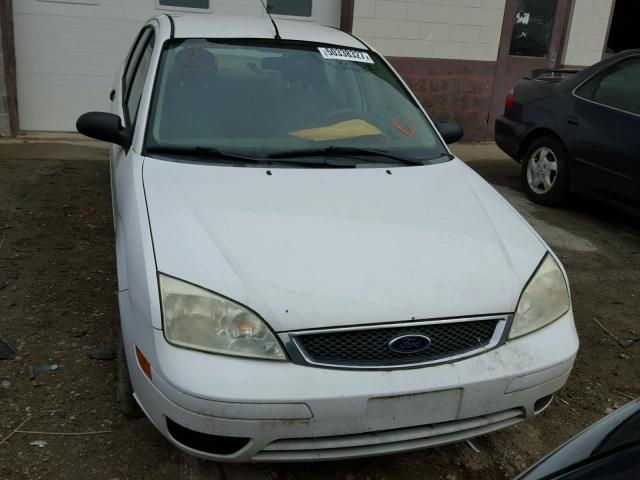 1FAFP34N66W115534 - 2006 FORD FOCUS ZX4 WHITE photo 9