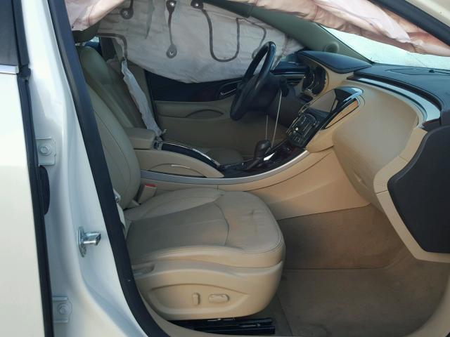 1G4GF5E39CF203611 - 2012 BUICK LACROSSE P WHITE photo 5