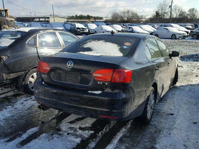 3VWDZ7AJ6BM354660 - 2011 VOLKSWAGEN JETTA SE BLACK photo 4