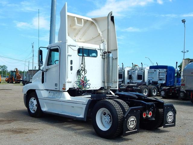 1FUBBAA842PJ88361 - 2002 FREIGHTLINER CONVENTION WHITE photo 4