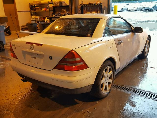 WDBKK47F3XF103567 - 1999 MERCEDES-BENZ SLK 230 KO WHITE photo 4