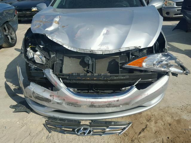 5NPEC4AC1DH685728 - 2013 HYUNDAI SONATA SE SILVER photo 9