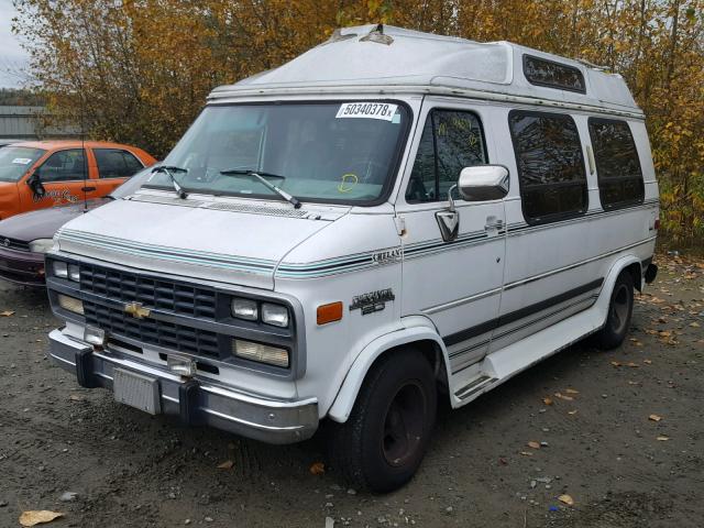 1GBEG25K8PF304079 - 1993 CHEVROLET G20 WHITE photo 2