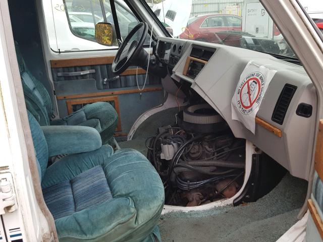 1GBEG25K8PF304079 - 1993 CHEVROLET G20 WHITE photo 5