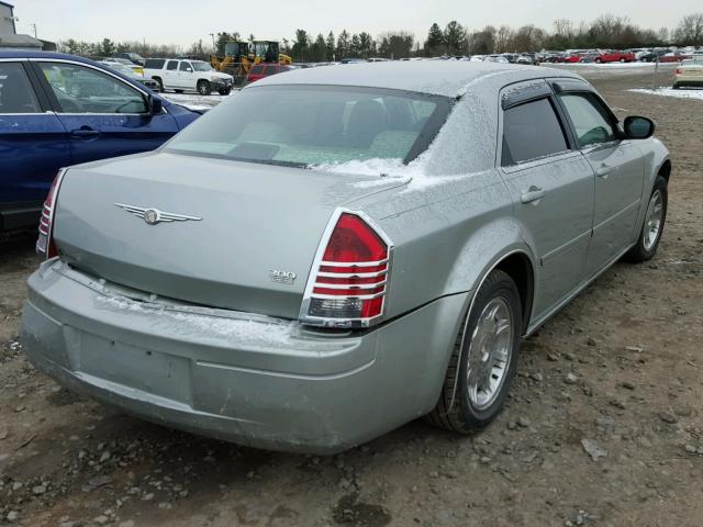 2C3AA53G25H135561 - 2005 CHRYSLER 300 TOURIN GREEN photo 4