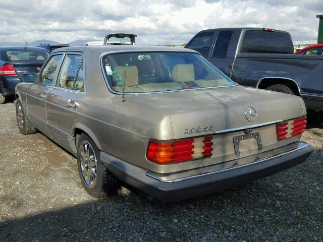 WDBCA24D2JA416872 - 1988 MERCEDES-BENZ 300 SE BEIGE photo 3