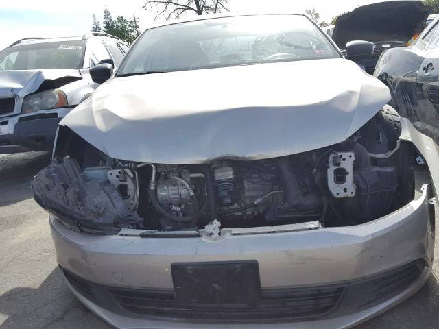 3VW2K7AJ9CM464003 - 2012 VOLKSWAGEN JETTA BASE GOLD photo 9