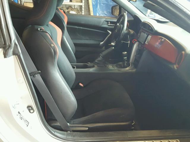 JF1ZNAA18D1723932 - 2013 TOYOTA SCION FR-S SILVER photo 5