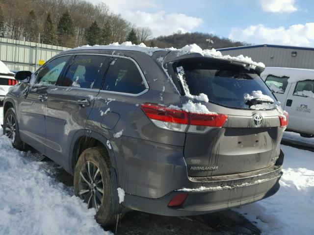 5TDJZRFH3HS418704 - 2017 TOYOTA HIGHLANDER GRAY photo 3