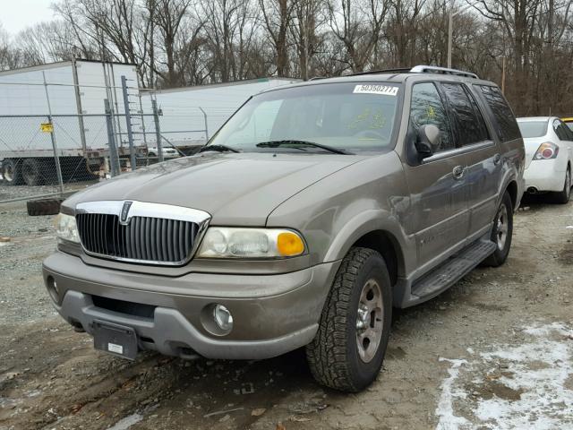 5LMFU28RX2LJ19021 - 2002 LINCOLN NAVIGATOR GRAY photo 2