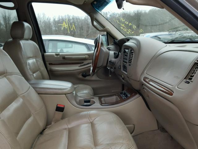 5LMFU28RX2LJ19021 - 2002 LINCOLN NAVIGATOR ნაცრისფერი ფოტო 5