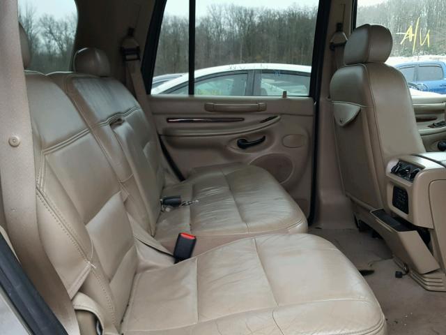 5LMFU28RX2LJ19021 - 2002 LINCOLN NAVIGATOR ნაცრისფერი ფოტო 6