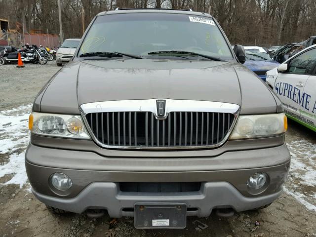 5LMFU28RX2LJ19021 - 2002 LINCOLN NAVIGATOR GRAY photo 9